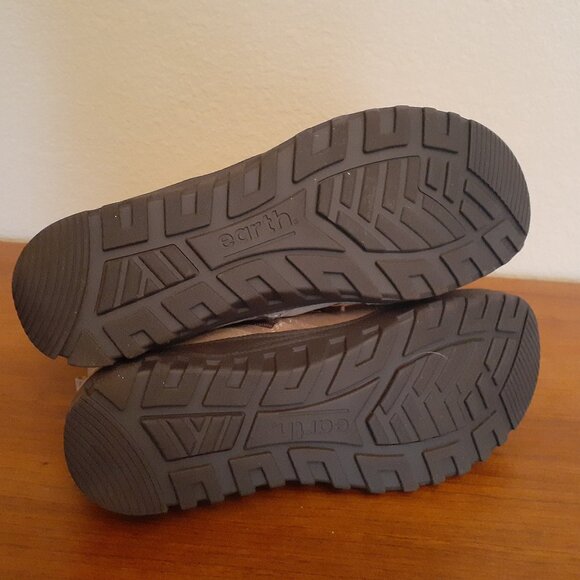 Earth Hiker Style Ankle Boots - Picture 8 of 10